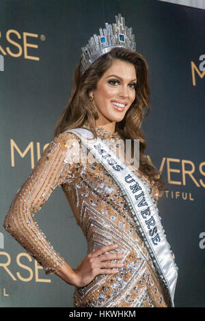 Manila, Philippines. Jan 30, 2017. Miss France, Iris Mittenaere, la nouvelle Miss Univers lors de sa première conférence de presse au centre des médias de Miss Univers à Pasay. Crédit : J Gerard Seguia/Pacific Press/Alamy Live News Banque D'Images