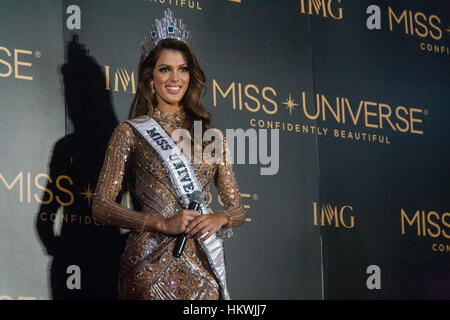 Manila, Philippines. Jan 30, 2017. Miss France, Iris Mittenaere, la nouvelle Miss Univers lors de sa première conférence de presse au centre des médias de Miss Univers à Pasay. Crédit : J Gerard Seguia/Pacific Press/Alamy Live News Banque D'Images