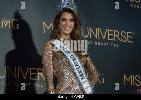 Manila, Philippines. Jan 30, 2017. Miss France, Iris Mittenaere, la nouvelle Miss Univers lors de sa première conférence de presse au centre des médias de Miss Univers à Pasay. Crédit : J Gerard Seguia/Pacific Press/Alamy Live News Banque D'Images