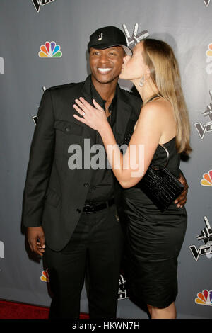 Javier Colon et Maureen Colon arrive sur NBC's 'La voix de la Saison 2 partie à Hollywood, Californie le 29 juin 2011. Photo par Francis Specker Banque D'Images