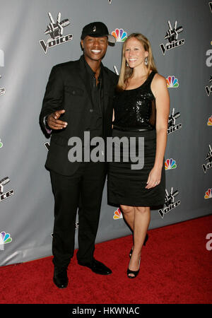 Javier Colon et Maureen Colon arrive sur NBC's 'La voix de la Saison 2 partie à Hollywood, Californie le 29 juin 2011. Photo par Francis Specker Banque D'Images