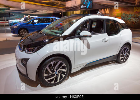 AMSTERDAM - 16 avril 2015 : cinq portes urban voiture électrique BMW i3 à l'AutoRAI 2015. Banque D'Images