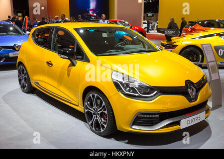 AMSTERDAM - 16 avril 2015 : Renault Clio R.S. Trophée EDC 220 voiture à l'AutoRAI 2015. Banque D'Images