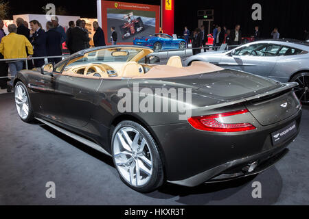 AMSTERDAM - 16 avril 2015 : Aston Martin Vanquish Volante voiture de sport à l'AutoRAI 2015. Banque D'Images