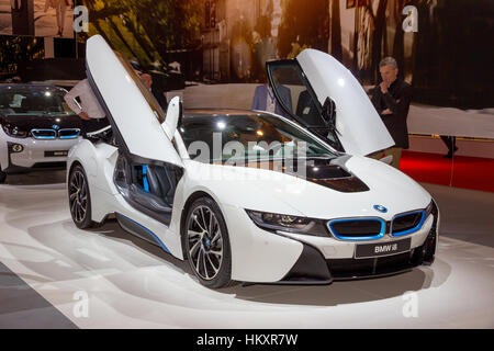 AMSTERDAM - 16 avril 2015 : BMW i8 plug-in hybride de voiture de sport à l'AutoRAI 2015. Banque D'Images