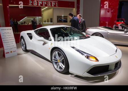 Francfort, Allemagne - Sep 16, 2015 : 2016 Ferrari 488 GTB Spider sports car présenté à l'IAA 2015. Banque D'Images