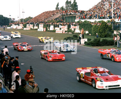 1970 Andrea de Adamich Italien Alfa Romeo 4ème à Buenos Aires début Mike Parkes Go 1000Ks Ferrari 512 M 7E FL Banque D'Images