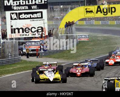 1982 Alain Prost (Français) Renault RE30B DNF, Gilles Villeneuve (Canadian) 2e & Didier Pironi (français) 1er Ferrari 126C2s GP Saint-Marin Imola. FL Banque D'Images