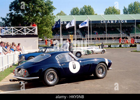 1960 Ferrar1 250GT 2119GT EX Rob Walker/Stirling Moss en Paddock Goodwood Revival 1998 PV Banque D'Images