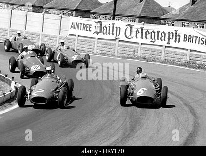 1955 Le Français Jean Behra Maserati 250fs dnf & Roberto Mieres dnf argentin GP britannique Aintree GG Banque D'Images