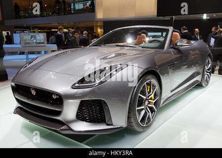 Genève, Suisse - 2 mars 2016 : Nouvelles 2017 Jaguar F-type convertible DVS présenté à la 86ème Salon Automobile International de Genève à Palexpo, Genève. Banque D'Images