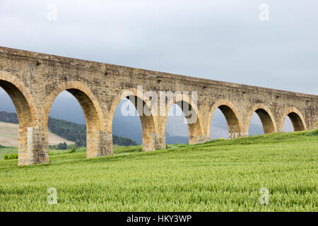 Acueducto de Noain près de Pamplona, Navarra, Espagne ville Banque D'Images