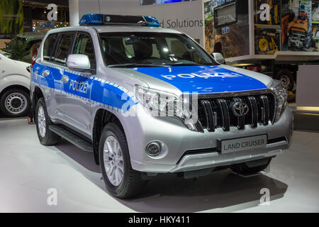 Hanovre, Allemagne - Sep 21, 2016 : La police allemande Toyota Land Cruiser sur l'affichage à l'International Motor Show pour les véhicules commerciaux. Banque D'Images