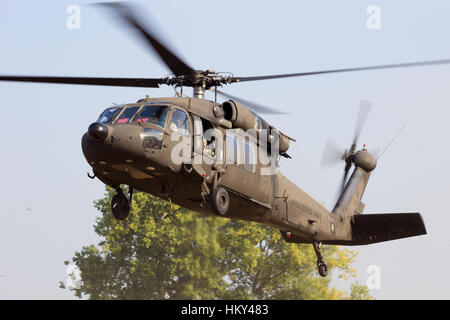 Tombe, Pays-Bas - 17 SEP 2014 : American Black Hawk à l'atterrissage à l'opération Market Garden, Memorial. Market Garden était un grand Allied op Banque D'Images