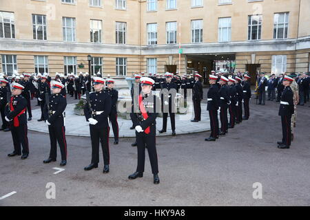 Royal Marine se réserve de la ville de Londres sont attribués le de l'arrondissement de Wandsworth à un défilé et un service à Wandsworth Town Banque D'Images