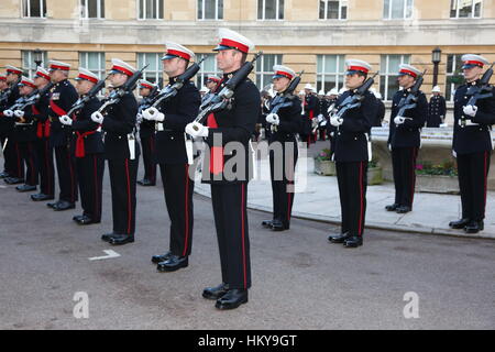 Royal Marine se réserve de la ville de Londres sont attribués le de l'arrondissement de Wandsworth à un défilé et un service à Wandsworth Town Banque D'Images