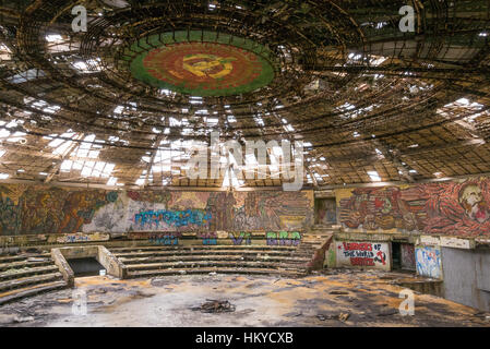 Buzludzha palace en Bulgarie. Ancien siège du parti communiste Banque D'Images