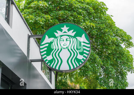 Chiang Mai, Thaïlande - 15 juillet 2016 : du café Starbucks. Café Starbucks est la plus grande entreprise au monde, avec 20 891 magasins dans 62 pays. Banque D'Images