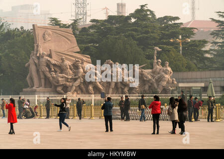 Monument situé en face du mausolée de Mao, Beijing, République populaire de Chine, l'Asie Banque D'Images