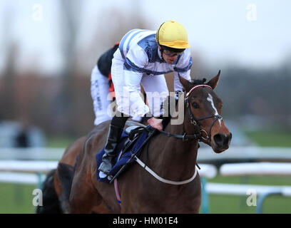 Sombre forêt montée par Barry McHugh remporte le sunbets.co.uk Top prix sur tous les favoris Handicap à Southwell Racecourse. Banque D'Images