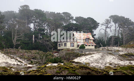 CARMEL, California, UNITED STATES - Oct 6, 2014 : de belles maisons au Pebble Beach Golf Course, qui fait partie de la célèbre zone d'entraînement 17 miles Banque D'Images