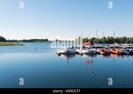 XANTEN, ALLEMAGNE - 07 septembre 2016 : Xanten a de nombreux lacs artificiels qui invitent les touristes et habitants pour les sports nautiques et de détente Banque D'Images