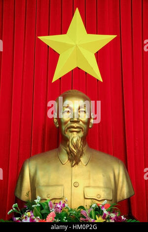 Buste de Ho Chi Minh en face de l'indicateur dans le Palais de l'indépendance à Ho Chi Minh Ville, Vietnam Banque D'Images