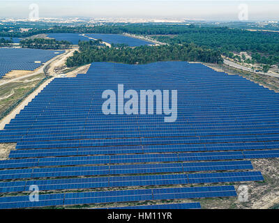 Vue aérienne sur panneau solaire ferme, Portugal Banque D'Images