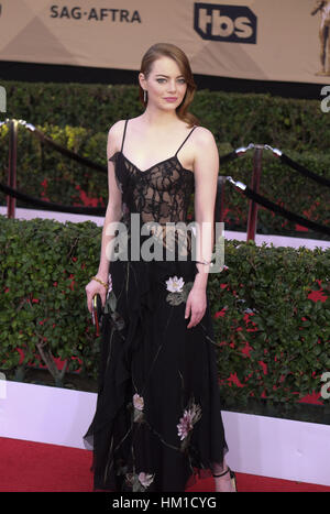 Los Angeles, USA. 29 janvier, 2017. L'actrice Emma Stone assiste à la 23e assemblée annuelle des Screen Actors Guild Awards Au Shrine Auditorium à Los Angeles, Californie. Ringo : crédit Chiu/ZUMA/Alamy Fil Live News Banque D'Images