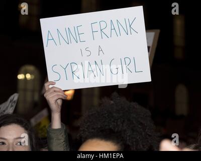 Londres, Grande-Bretagne. Jan 30, 2017. Anti-Trump manifestation devant 10 Downing Street pour protester contre l'interdiction de voyager à l'Atout. Londres, Royaume-Uni. Photo : afp/Alamy Live News Banque D'Images