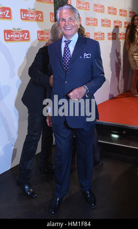 Cologne, Allemagne. Jan 30, 2017. L'acteur George Hamilton à la Lambertz lundi soir à Cologne, Allemagne, 30 janvier 2017. Photo : Henning Kaiser/dpa/Alamy Live News Banque D'Images