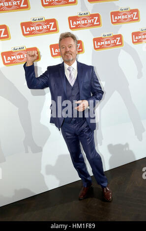 Cologne, Allemagne. Jan 30, 2017. L'acteur John Savage kommt au Lambertz lundi soir à Cologne, Allemagne, 30 janvier 2017. Photo : Henning Kaiser/dpa/Alamy Live News Banque D'Images