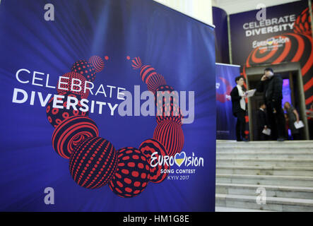 Kiev, Ukraine. Jan 31, 2017. Le but de l'Eurovision 2017 logo pendant la demi-finale du 62e Concours Eurovision de la chanson (ESC) à la Mairie de Kiev, Ukraine, le 31 janvier 2017. Le concours se compose de deux demi-finales qui auront lieu le 9 et 11 mai et une grande finale qui aura lieu au Centre international des expositions de Kiev, le 13 mai. Crédit : Serg Glovny/ZUMA/Alamy Fil Live News Banque D'Images