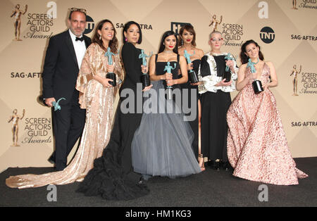 Los Angeles, CA, USA. 29 janvier, 2017. 29 janvier 2017 - Los Angeles, Californie - Nick Sandow, Elizabeth Rodriguez, Selenis Leyva, Diane Guerrero, Jackie Cruz, Lori Petty, Yael Stone. 23e assemblée annuelle des Screen Actors Guild Awards tenue au Shrine Expo Hall. Photo Credit : Crédit : AdMedia AdMedia/ZUMA/Alamy Fil Live News Banque D'Images