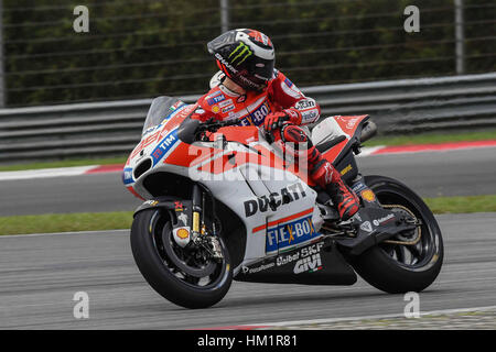 Sepang, en Malaisie. 1er février 2017. Jorge Lorenzo de l'Espagne et l'équipe Ducati chevauche son vélo durant les essais pré-saison MotoGP à Sepang 2017 Circuit International de Sepang en Malaisie, le 01 février 2017 Crédit : marco iorio/Alamy Live News Banque D'Images