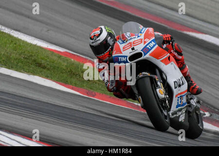 Sepang, en Malaisie. 1er février 2017. Jorge Lorenzo de l'Espagne et l'équipe Ducati chevauche son vélo durant les essais pré-saison MotoGP à Sepang 2017 Circuit International de Sepang en Malaisie, le 01 février 2017 Crédit : marco iorio/Alamy Live News Banque D'Images