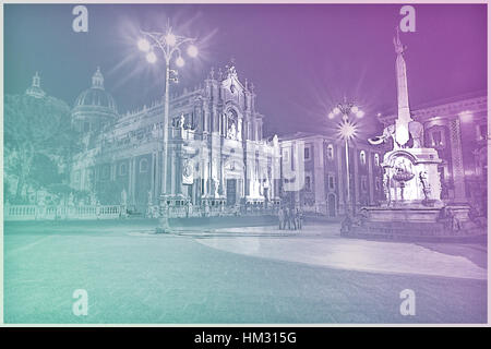 Vue de nuit sur la Piazza del Duomo à Catane, Sicile, Italie. Banque D'Images