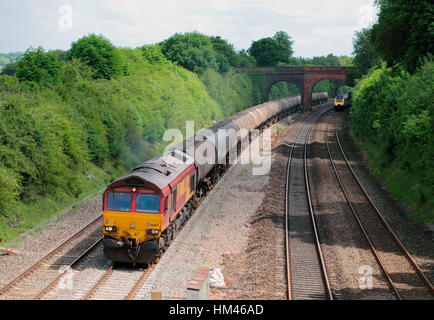 66053 travaillant un train de réservoirs d'huile de Purley on Thames. 9e mai 2011. Banque D'Images