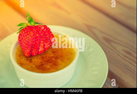 Pudding à la fraise ( image filtrée traitées effet vintage. ) Banque D'Images