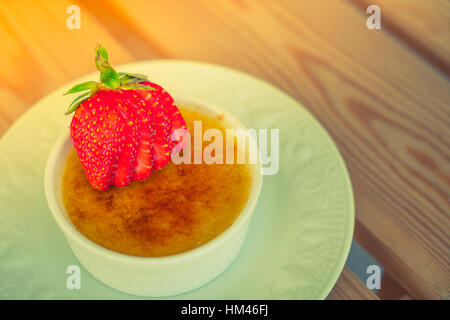 Pudding à la fraise ( image filtrée traitées effet vintage. ) Banque D'Images