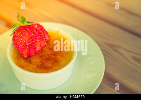 Pudding à la fraise ( image filtrée traitées effet vintage. ) Banque D'Images