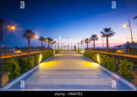 Nightview de la nouvelle jetée du Lido di Camaiore Banque D'Images