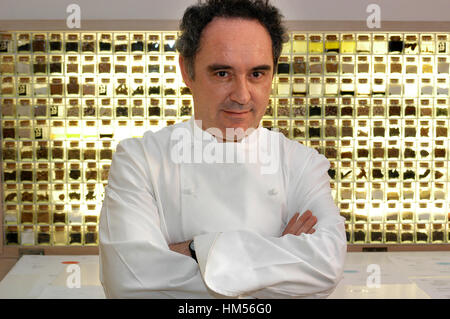 Ferran Adrià Acosta est un chef Catalan Né le 14 mai 1962 à l'Hospitalet de Llobregat (Barcelone, Catalogne). Il était le chef de la 'El Bulli' Banque D'Images