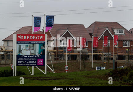 Une vue générale de maisons en construction sur la vallée d'Ebbsfleet dans le Kent. Banque D'Images