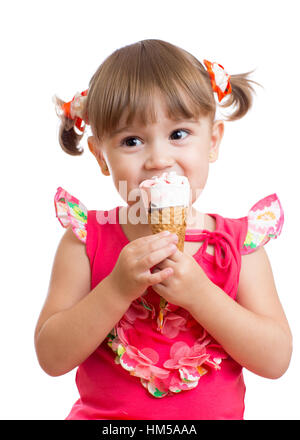 Kid girl eating with ice cream en studio isolé sur fond blanc Banque D'Images