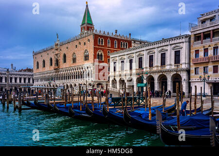 Italie Vénétie Venise Riva degli Schiavoni - Palazzo Ducale et clocher de Saint Marco Banque D'Images