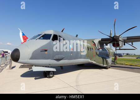 BERLIN, ALLEMAGNE - le 22 mai : Czech Air Force Casa C295M Plan de transport à l'Exposition internationale de l'aérospatiale ILA le 22 mai 2014 à Berlin, l'allemand Banque D'Images