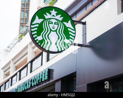 Chiang Mai, Thaïlande - 15 juillet 2016 : du café Starbucks. Café Starbucks est la plus grande entreprise au monde, avec 20 891 magasins dans 62 pays. Banque D'Images