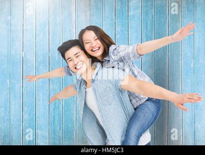 Happy man giving woman piggyback Banque D'Images