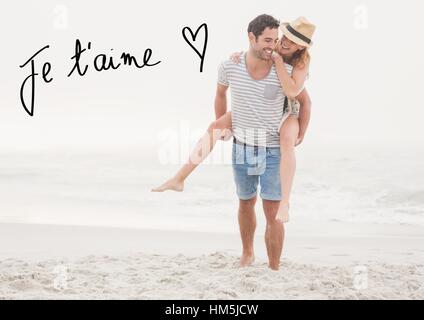 Image de l'homme composite numérique donnant piggy back to woman at beach Banque D'Images